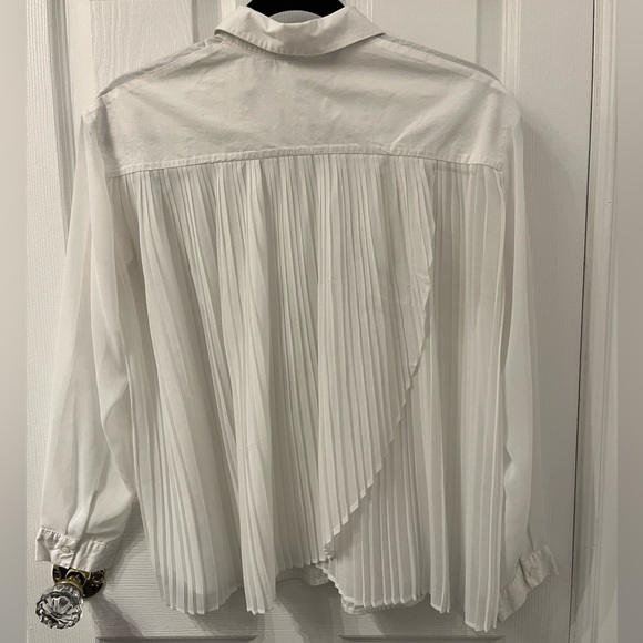 🌟HOST PICK🌟 Zara White Button Down with Pleated Chiffon Back - Picture 2 of 8